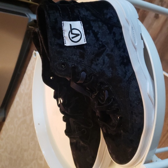 Van's Black Crushed Velvet Sentry Hi-top Sneakers size 10. FF27 - Picture 1 of 7